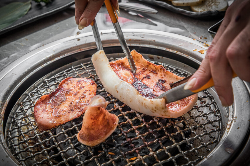 桃園【吃肉肉燒肉專門店】799元起頂級海陸食材+手搖飲34款無限暢飲