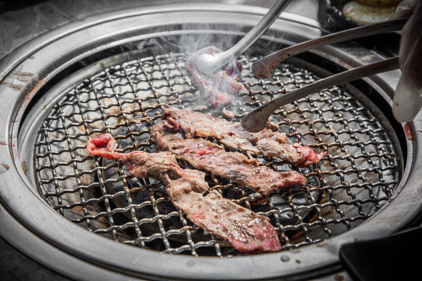 桃園【吃肉肉燒肉專門店】799元起頂級海陸食材+手搖飲34款無限暢飲