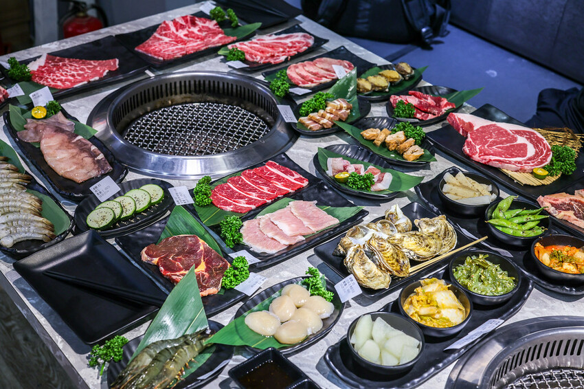 超人氣燒肉吃到飽，一千元就能吃到超過70種食材無限享用！生蠔、蔬菜吧、優質肉品通通不怕你吃