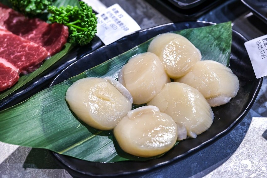 超人氣燒肉吃到飽，一千元就能吃到超過70種食材無限享用！生蠔、蔬菜吧、優質肉品通通不怕你吃