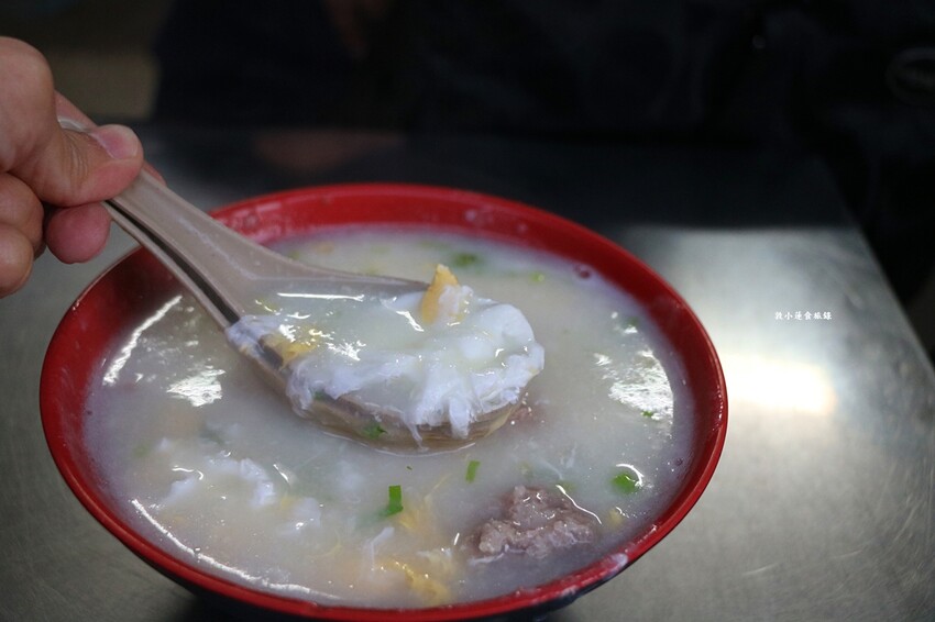 和記油條‧金門百年老店,膨鬆鬆的現炸油條,外酥內軟越嚼越帶勁 - 敦 小 蓮の食旅錄