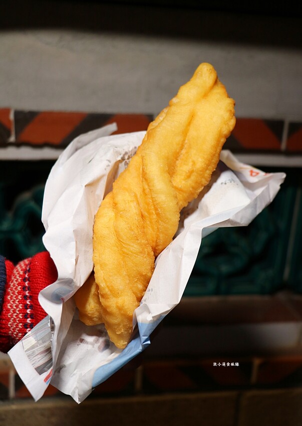和記油條‧金門百年老店,膨鬆鬆的現炸油條,外酥內軟越嚼越帶勁 - 敦 小 蓮の食旅錄