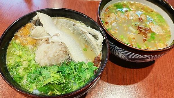 【新竹美食】新竹東門市場米粉攤｜滿滿豐富配料好吃又美味的米粉湯