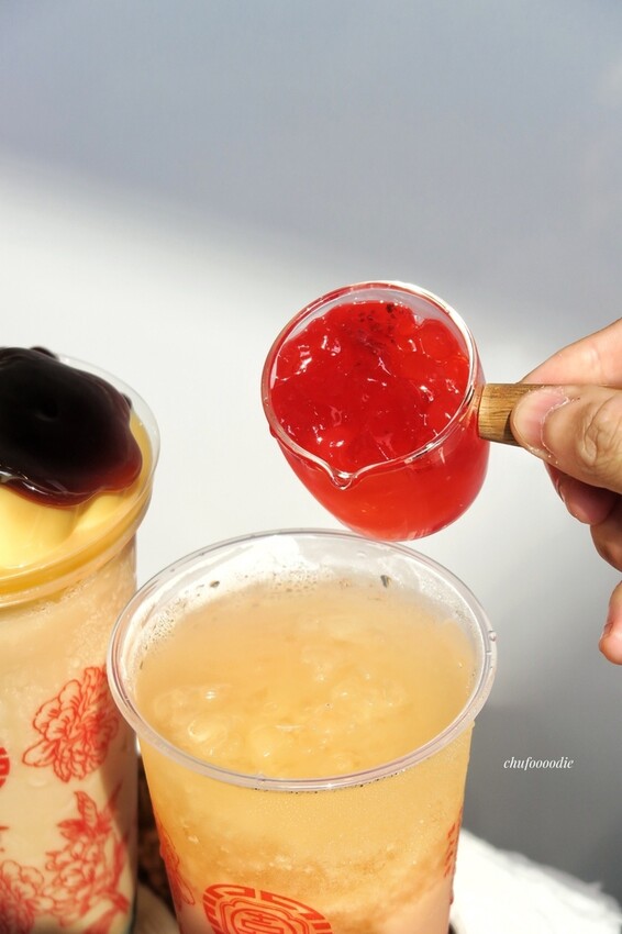 【心喜手工茶】超高CP值的高雄平價飲料~料加滿滿的布丁珍珠奶茶居然只要50元~草莓三重奏銅板飲料也只要40元~想省錢就來心喜手工茶鄭和店