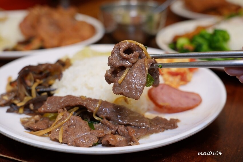桃園平鎮美食｜三國東風也炊便當～以三國名將命名的在地老字號便當店，菜色豐富每到用餐時段大排長龍