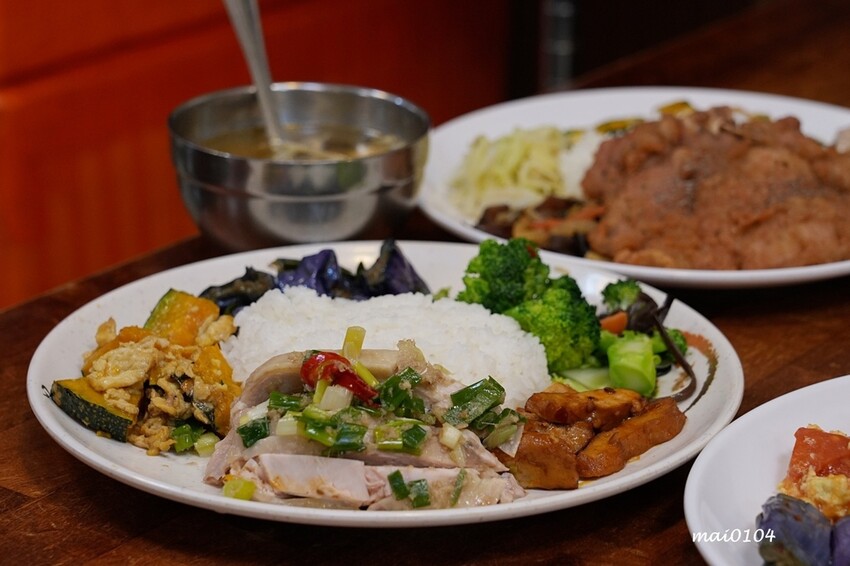 桃園平鎮美食｜三國東風也炊便當～以三國名將命名的在地老字號便當店，菜色豐富每到用餐時段大排長龍