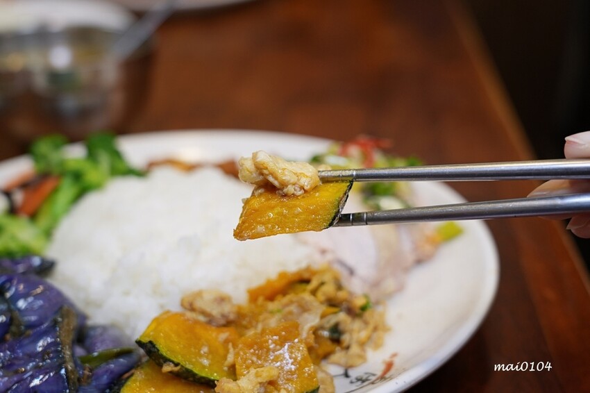 桃園平鎮美食｜三國東風也炊便當～以三國名將命名的在地老字號便當店，菜色豐富每到用餐時段大排長龍