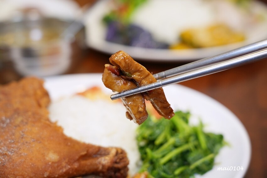 桃園平鎮美食｜三國東風也炊便當～以三國名將命名的在地老字號便當店，菜色豐富每到用餐時段大排長龍