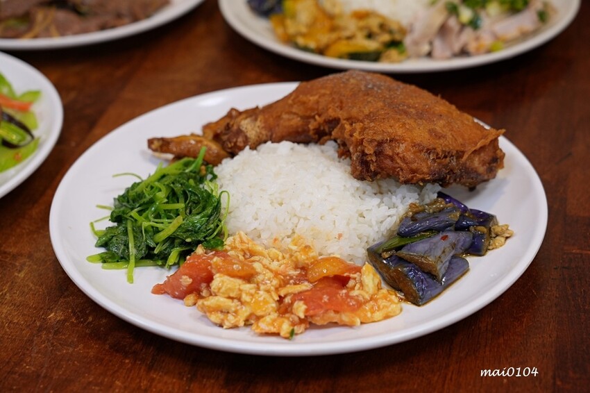 桃園平鎮美食｜三國東風也炊便當～以三國名將命名的在地老字號便當店，菜色豐富每到用餐時段大排長龍