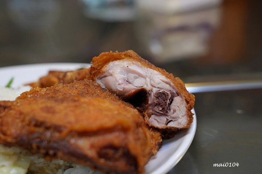 桃園平鎮美食｜三國東風也炊便當～以三國名將命名的在地老字號便當店，菜色豐富每到用餐時段大排長龍