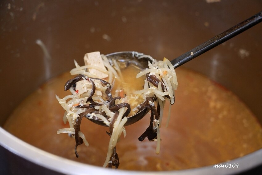 桃園平鎮美食｜三國東風也炊便當～以三國名將命名的在地老字號便當店，菜色豐富每到用餐時段大排長龍