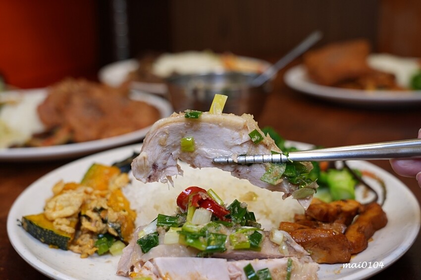 桃園平鎮美食｜三國東風也炊便當～以三國名將命名的在地老字號便當店，菜色豐富每到用餐時段大排長龍