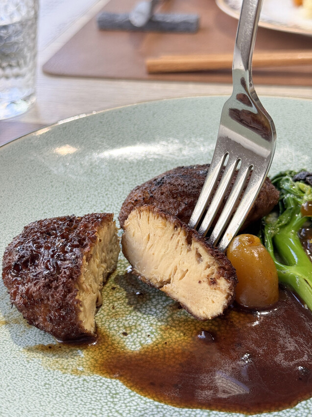 高雄素食餐廳│仙桃素的蔬食體驗│顛覆味蕾的素食饗宴，素食也能