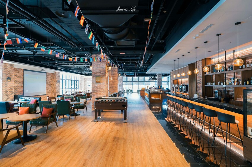 【台中梧棲｜住宿】台中震大金鬱金香酒店。近三井outlet、梧棲老街及高美濕地，Live Band演出，台中兩天一