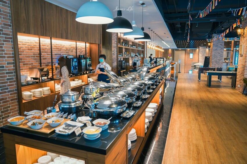 【台中梧棲｜住宿】台中震大金鬱金香酒店。近三井outlet、梧棲老街及高美濕地，Live Band演出，台中兩天一