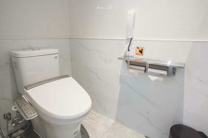 【台中梧棲｜住宿】台中震大金鬱金香酒店。近三井outlet、梧棲老街及高美濕地，Live Band演出，台中兩天一