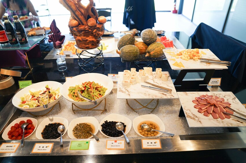 【台中梧棲｜住宿】台中震大金鬱金香酒店。近三井outlet、梧棲老街及高美濕地，Live Band演出，台中兩天一