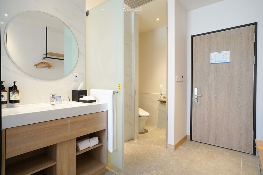 【台中梧棲｜住宿】台中震大金鬱金香酒店。近三井outlet、梧棲老街及高美濕地，Live Band演出，台中兩天一