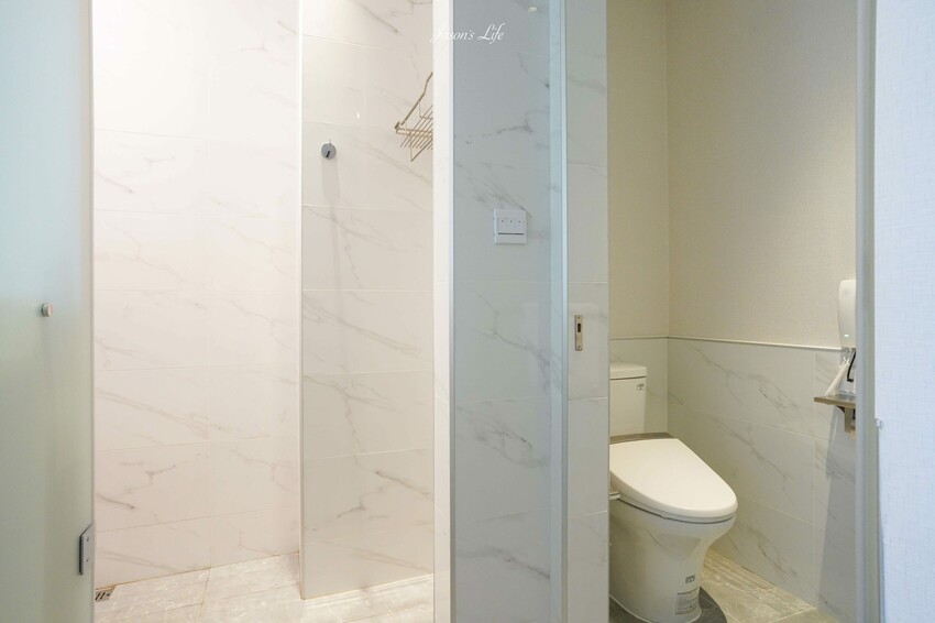 【台中梧棲｜住宿】台中震大金鬱金香酒店。近三井outlet、梧棲老街及高美濕地，Live Band演出，台中兩天一