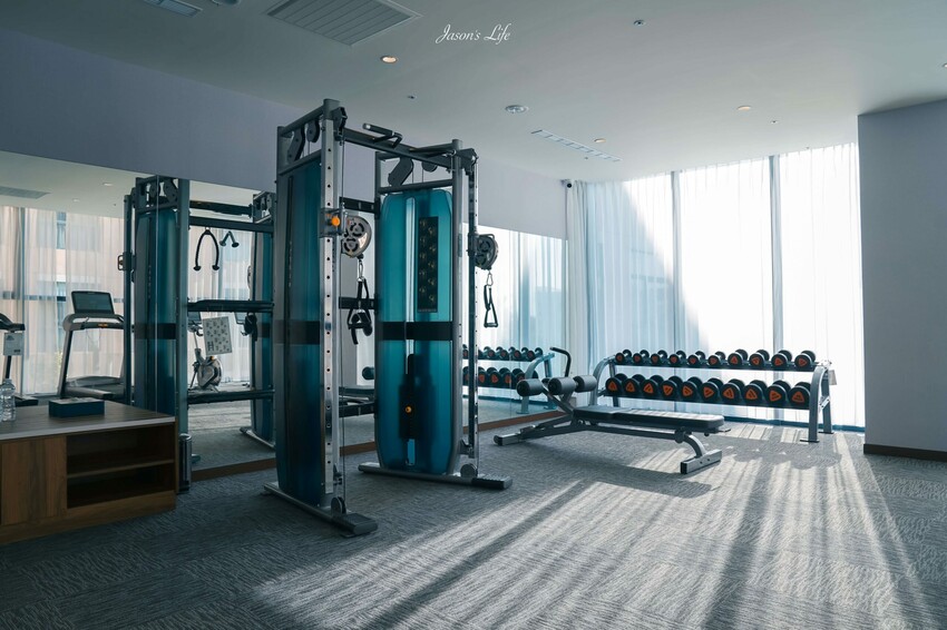 【台中梧棲｜住宿】台中震大金鬱金香酒店。近三井outlet、梧棲老街及高美濕地，Live Band演出，台中兩天一