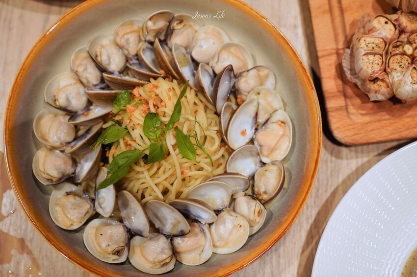 【台中梧棲｜住宿】台中震大金鬱金香酒店。近三井outlet、梧棲老街及高美濕地，Live Band演出，台中兩天一