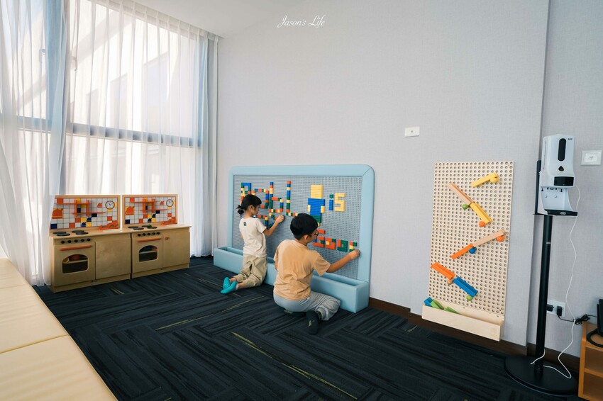 【台中梧棲｜住宿】台中震大金鬱金香酒店。近三井outlet、梧棲老街及高美濕地，Live Band演出，台中兩天一