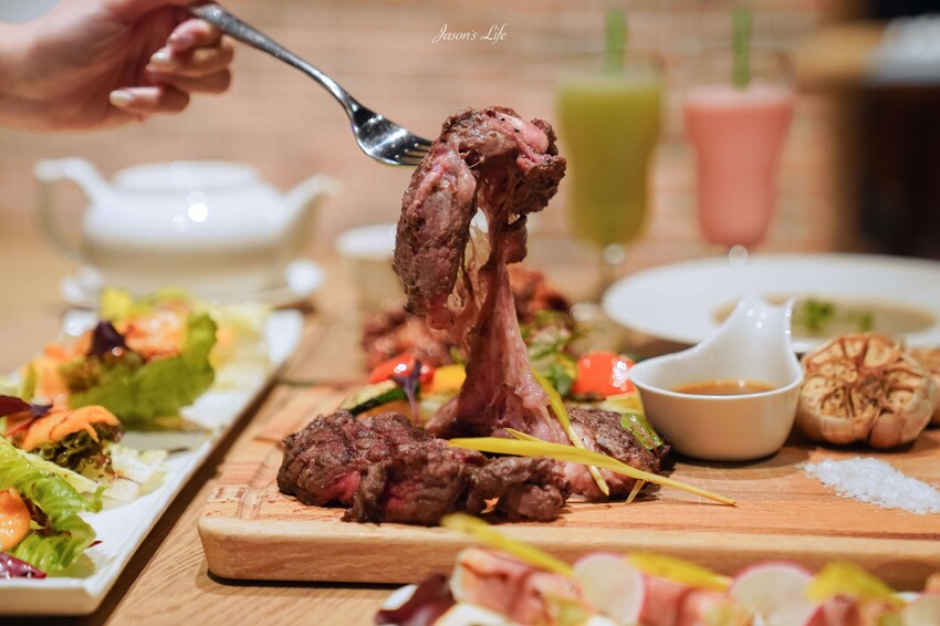 【台中梧棲｜住宿】台中震大金鬱金香酒店。近三井outlet、梧棲老街及高美濕地，Live Band演出，台中兩天一