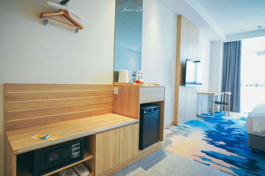 【台中梧棲｜住宿】台中震大金鬱金香酒店。近三井outlet、梧棲老街及高美濕地，Live Band演出，台中兩天一