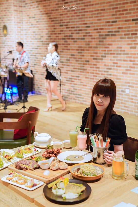 【台中梧棲｜住宿】台中震大金鬱金香酒店。近三井outlet、梧棲老街及高美濕地，Live Band演出，台中兩天一