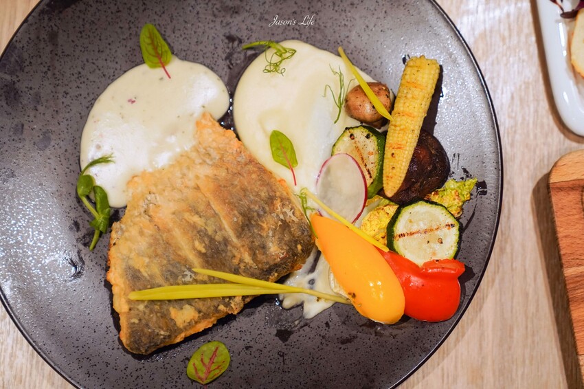 【台中梧棲｜住宿】台中震大金鬱金香酒店。近三井outlet、梧棲老街及高美濕地，Live Band演出，台中兩天一