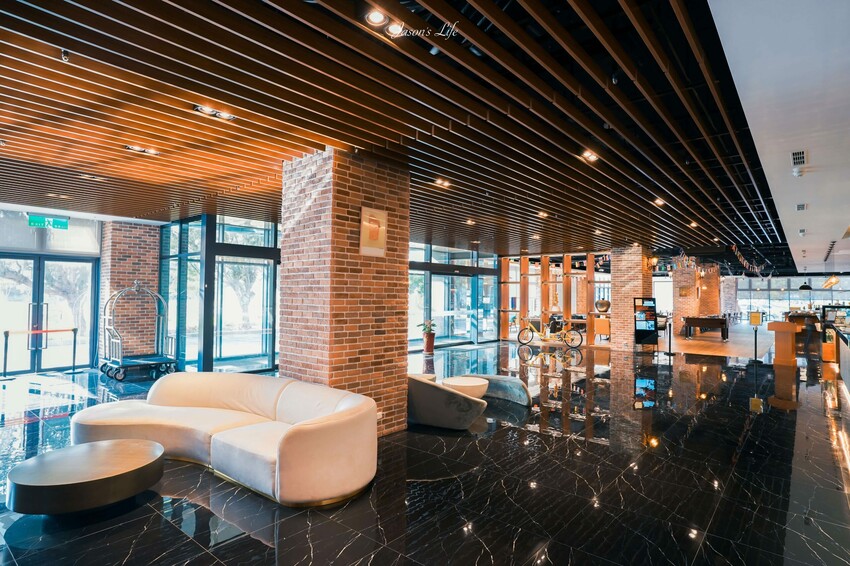 【台中梧棲｜住宿】台中震大金鬱金香酒店。近三井outlet、梧棲老街及高美濕地，Live Band演出，台中兩天一