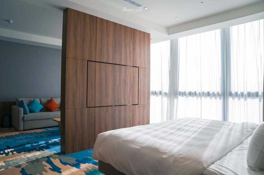 【台中梧棲｜住宿】台中震大金鬱金香酒店。近三井outlet、梧棲老街及高美濕地，Live Band演出，台中兩天一