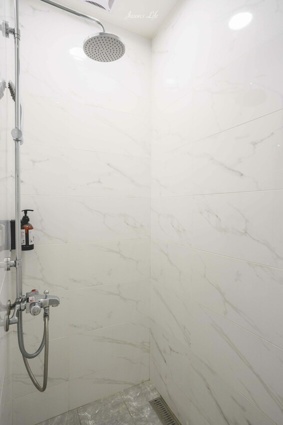 【台中梧棲｜住宿】台中震大金鬱金香酒店。近三井outlet、梧棲老街及高美濕地，Live Band演出，台中兩天一