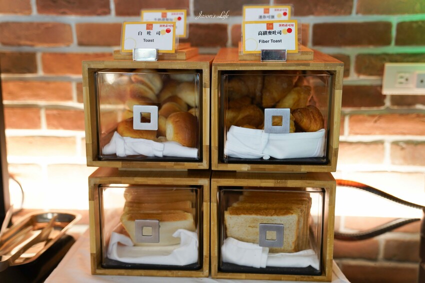 【台中梧棲｜住宿】台中震大金鬱金香酒店。近三井outlet、梧棲老街及高美濕地，Live Band演出，台中兩天一