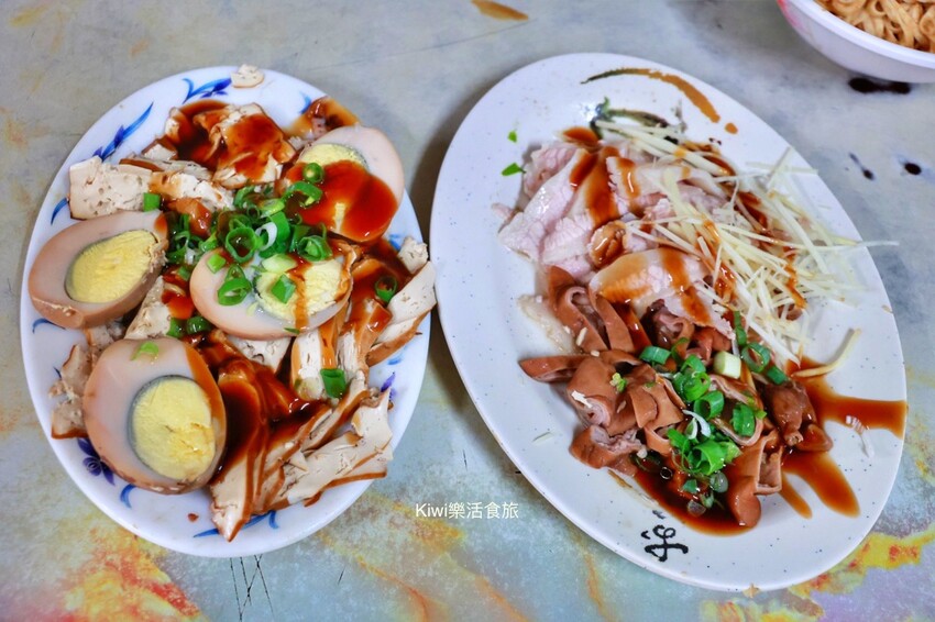 員林美食橋頭麵店｜自製油蔥酥肉燥超威，乾麵.麻醬麵太涮嘴，滷味小菜更是一絕，完全深得員林在地人的心！