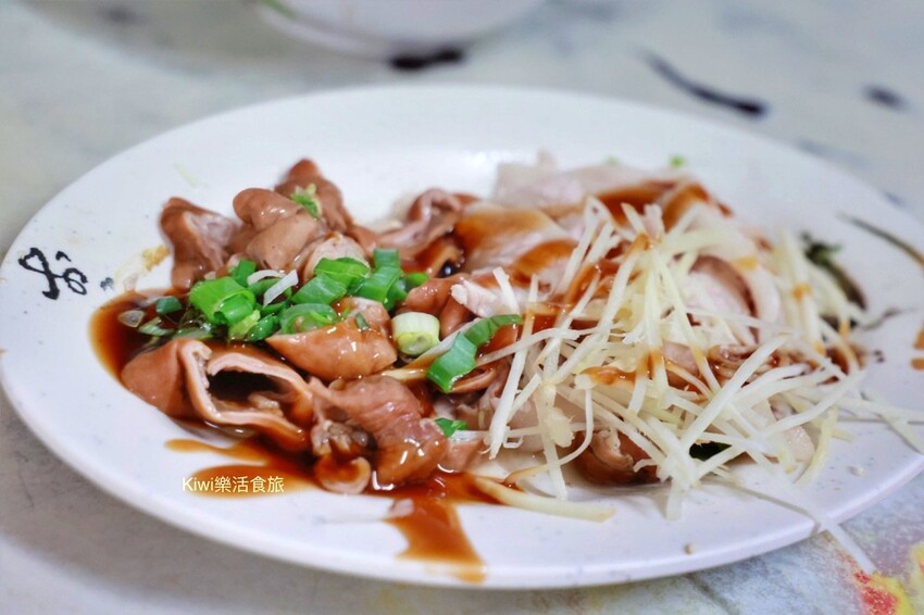 員林美食橋頭麵店｜自製油蔥酥肉燥超威，乾麵.麻醬麵太涮嘴，滷味小菜更是一絕，完全深得員林在地人的心！