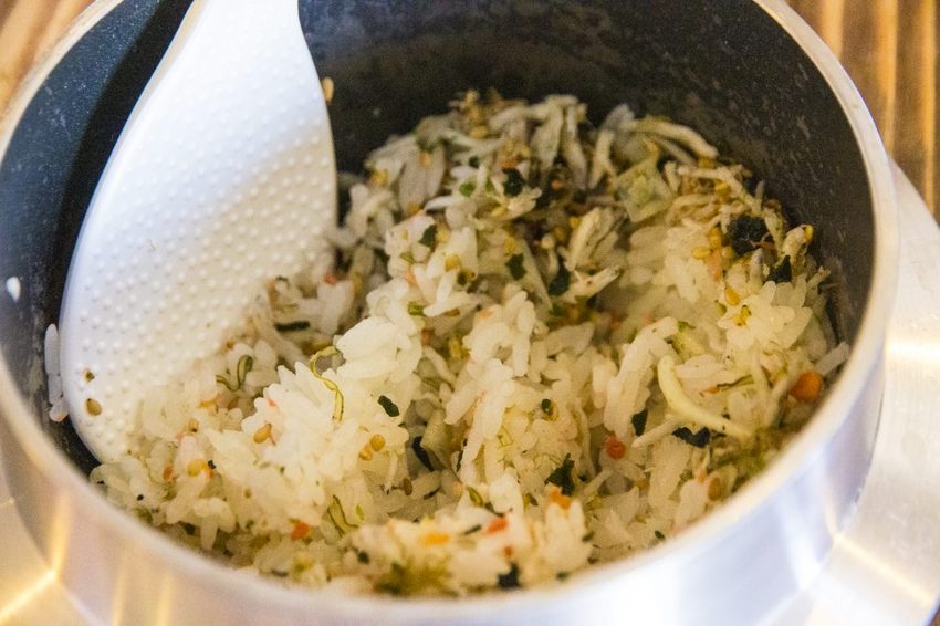 【宜蘭景點】五結景點/溪和三代目觀光工廠~DIY飯糰與海鮮押片,親子同遊雨天備案好選擇