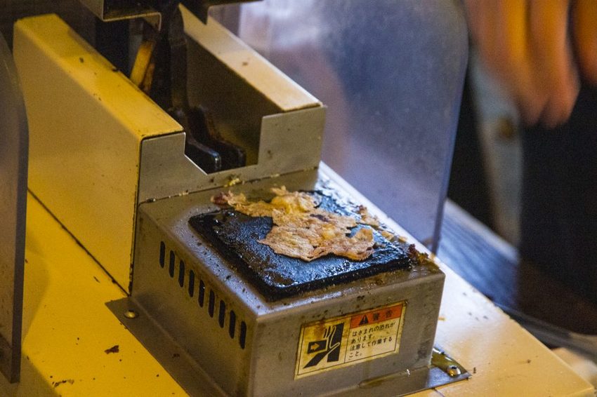 【宜蘭景點】五結景點/溪和三代目觀光工廠~DIY飯糰與海鮮押片,親子同遊雨天備案好選擇