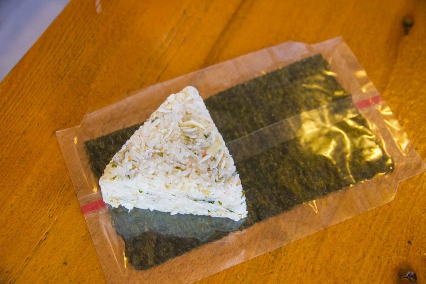 【宜蘭景點】五結景點/溪和三代目觀光工廠~DIY飯糰與海鮮押片,親子同遊雨天備案好選擇