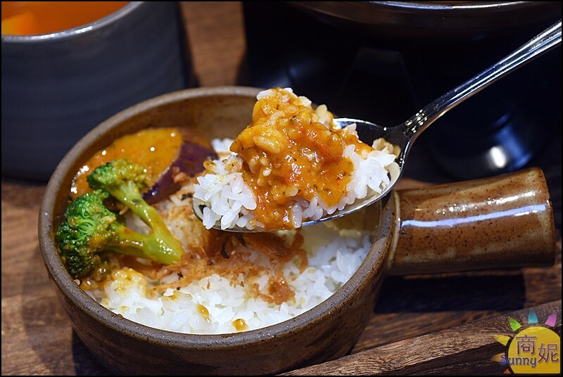 斐得蔬食熱浪來襲。台中異國風蔬食推這家!百道創意素食美味讓人驚艷好停車更加分-商妮吃喝遊樂