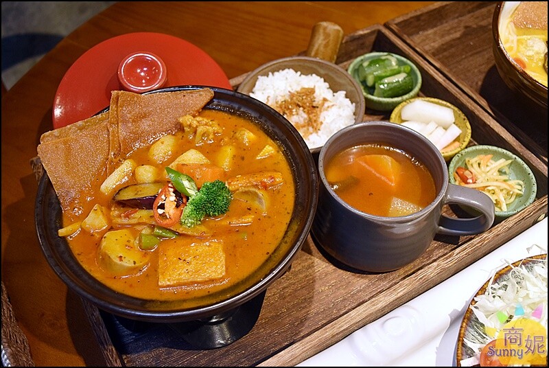 斐得蔬食熱浪來襲。台中異國風蔬食推這家!百道創意素食美味讓人驚艷好停車更加分-商妮吃喝遊樂