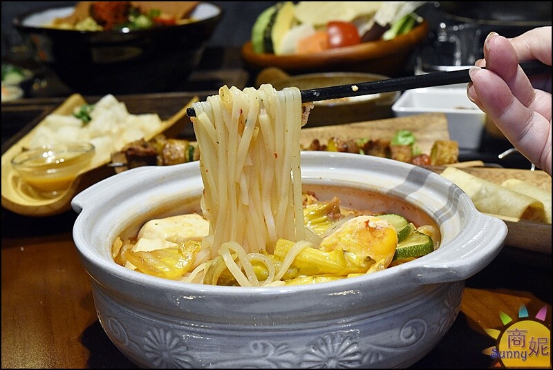 斐得蔬食熱浪來襲。台中異國風蔬食推這家!百道創意素食美味讓人驚艷好停車更加分-商妮吃喝遊樂