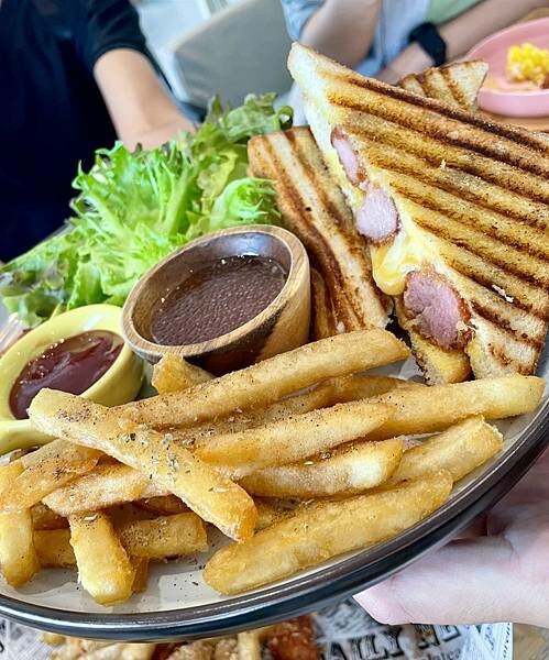 桃園中壢-不限時桌遊咖啡店-玩逗樹咖啡Wonder Tree-中原店