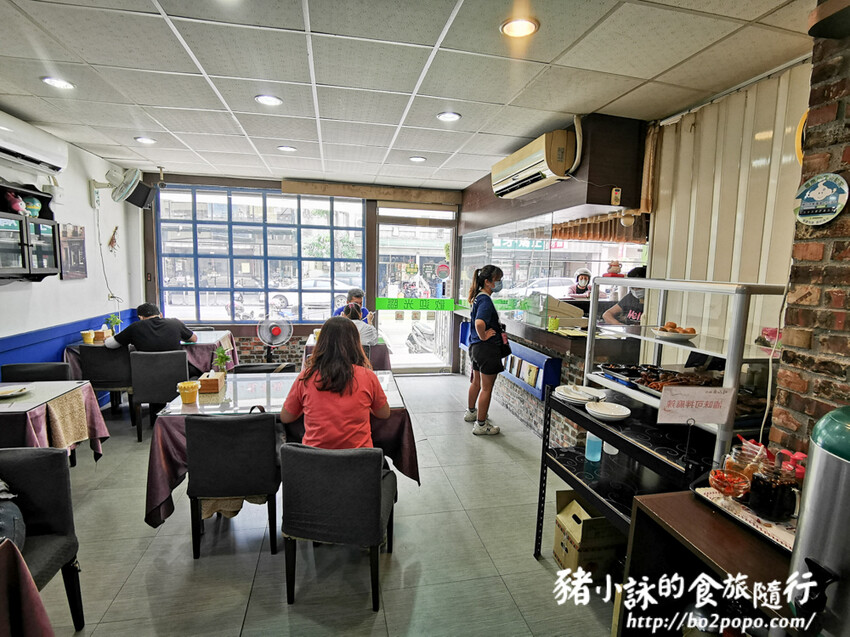 高雄。岡山》川品屋麵館。速度慢但口味還算不錯的川味麵館