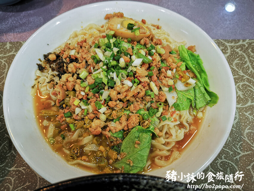 高雄。岡山》川品屋麵館。速度慢但口味還算不錯的川味麵館