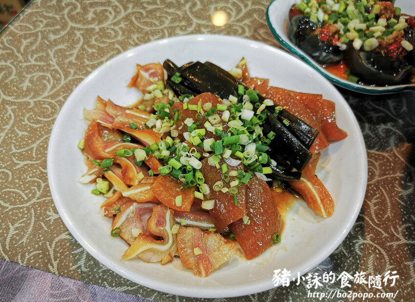 高雄。岡山》川品屋麵館。速度慢但口味還算不錯的川味麵館