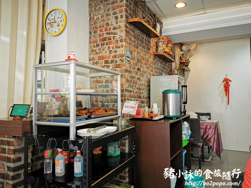 高雄。岡山》川品屋麵館。速度慢但口味還算不錯的川味麵館