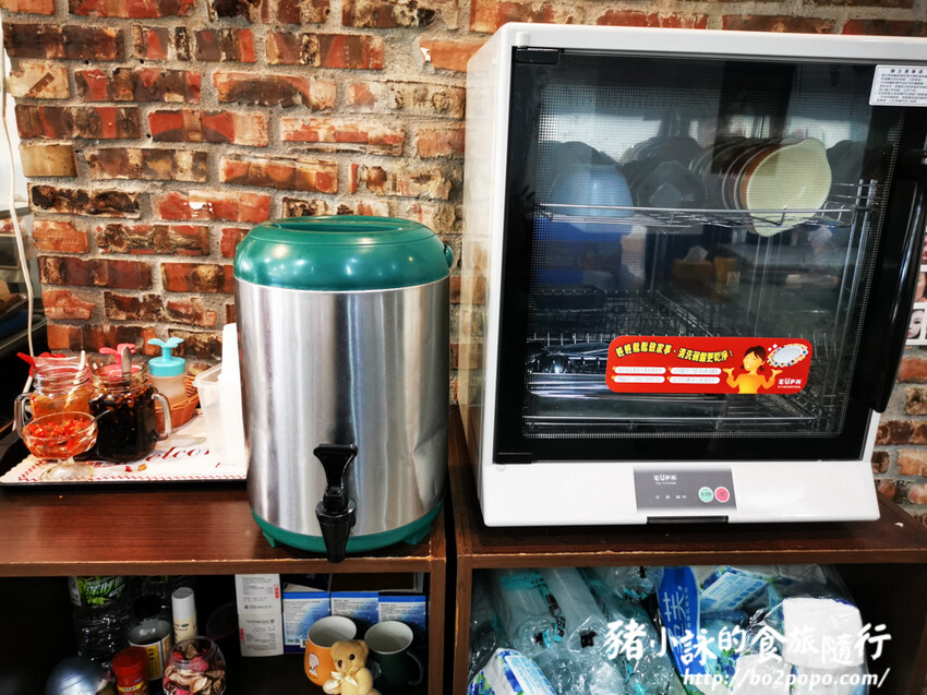 高雄。岡山》川品屋麵館。速度慢但口味還算不錯的川味麵館