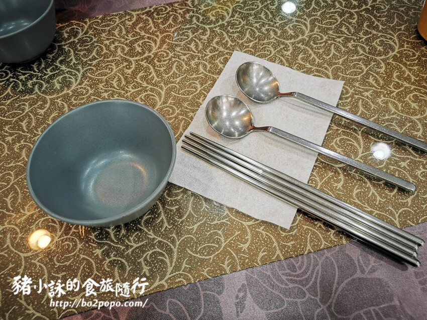 高雄。岡山》川品屋麵館。速度慢但口味還算不錯的川味麵館