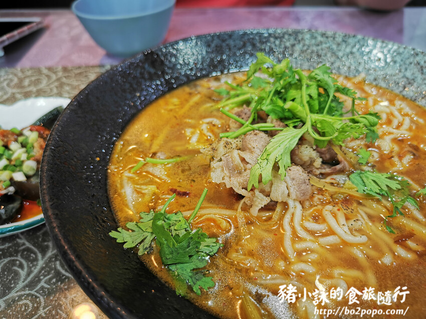 高雄。岡山》川品屋麵館。速度慢但口味還算不錯的川味麵館
